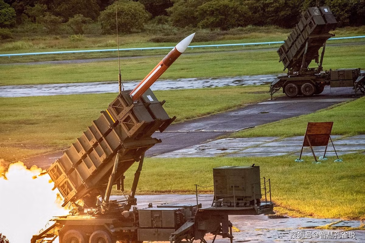 Cuộc chiến giữa Nga và Ukraine đang có những diễn biến bất ngờ từng ngày; hãy bắt đầu với vấn đề then chốt về vũ khí. Cách đây không lâu, Tổng thống Ukraine Zelensky đã khá hào hứng, khi tuyên bố quân đội Ukraine (AFU) sẽ sớm được nhận lại viện trợ từ Mỹ, với chi phí do châu Âu chi trả, bao gồm cả tên lửa phòng không Patriot.