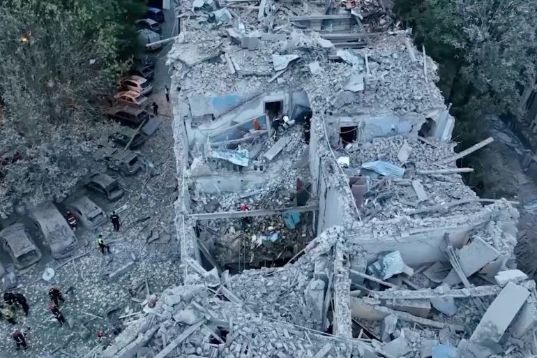 Tổ hợp công nghiệp quốc phòng của Ukraine ở Lviv, bao gồm Nhà máy thiết giáp Lviv, Nhà máy chế tạo máy bay Lviv LDARZ và Nhà máy linh kiện điện tử và động cơ Lviv, sản xuất hàng loạt xe bọc thép và UAV tầm xa cho AFU, cũng như bảo dưỡng và sửa chữa máy bay chiến đấu.