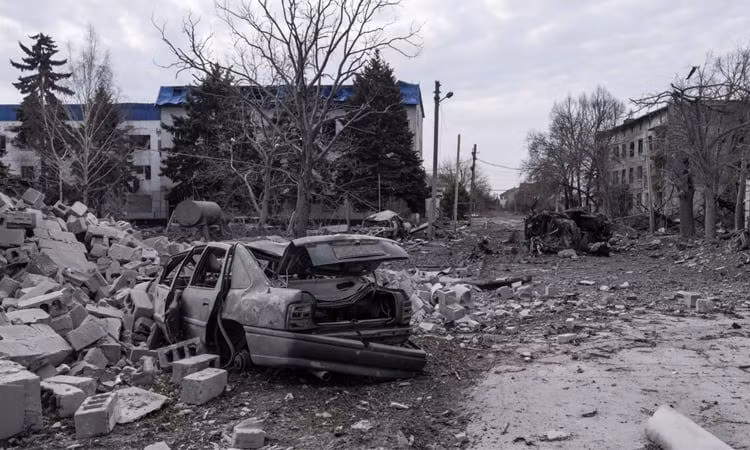 Kênh Slivochny Kapriz cho biết, quân Nga đã mở rộng quyền kiểm soát thêm 1,5km tại quận Bryanka thuộc Mirnograd. Hiện vẫn còn hơn 500 binh sĩ Ukraine, được cho là bị mắc kẹt bên trong. Kênh RVvoenkor đưa tin, quân Nga đã đưa xe tăng vào Pokrovsk, trong khi tướng Syrsky tuyên bố AFU đang giữ Pokrovsk và Mirnograd không bị bao vây.