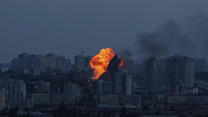 Theo chuyên gia quân sự Ukraine, Oleksandr Kovalenko, Kyiv đang che giấu thông tin về các cuộc tấn công vào các cơ sở công nghiệp và kho quân sự, tập trung sự chú ý của công chúng vào các cuộc tấn công vào cơ sở hạ tầng năng lượng.