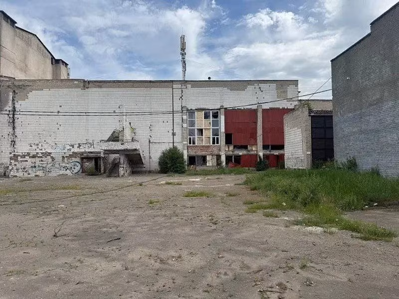 Xin lưu ý phía bắc làng Zaliznyanskoye là phần cao của dãy núi, phía sau là hai đô thị lớn nhất còn lại của tỉnh Donbass, mà Kiev còn đang kiểm soát là Slavyansk và Kramatorsk. Cả hai thành phố này đều nằm ở khu vực thấp hơn các vị trí mà quân Nga vừa giành quyền kiểm soát, với độ chênh cao trung bình là khoảng 80 m.