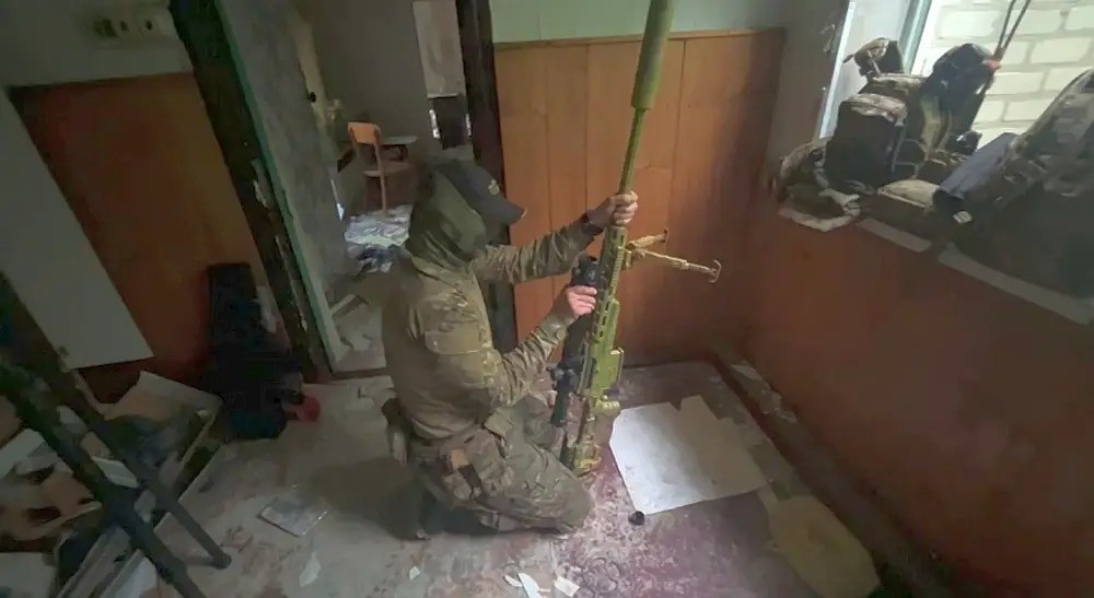 Hiện RFAF phát động một chiến dịch bao vây toàn bộ cụm Seversk, khi nỗ lực tiếp cận phía tây làng Reznikovka từ Soledar và cuối cùng là liên kết với các đơn vị xung kích vừa chiếm được làng Platonivka ở phía tây bắc. Điều này sẽ chặn đứng quân Ukraine đồn trú Seversk và các đơn vị khác ở phía tây thành phố.