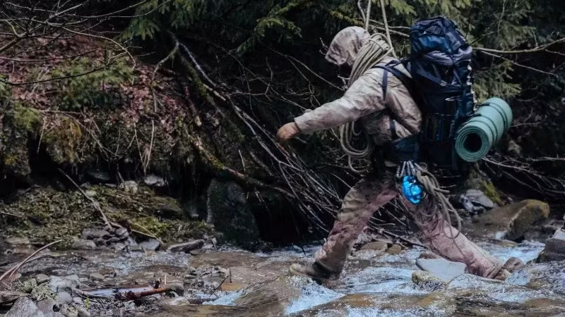Lữ đoàn này, nổi tiếng với vai trò trong trận chiến đẫm máu Mariupol, hiện đang được sử dụng như một "lực lượng cứu hỏa" để lấp đầy những khoảng trống trên chiến tuyến.