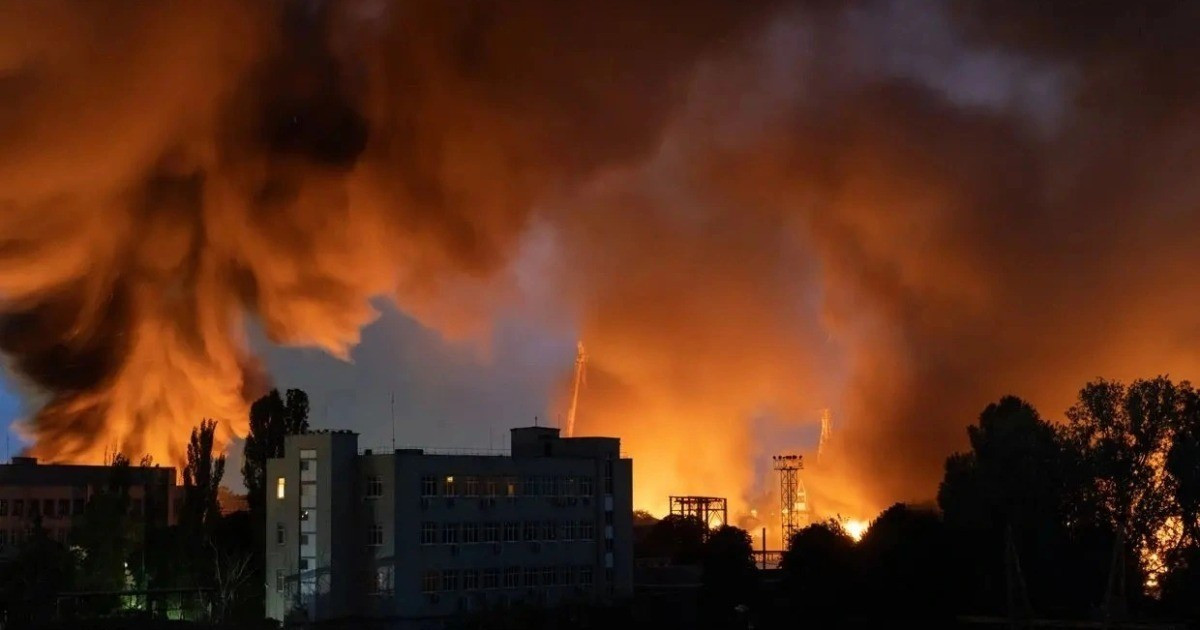 Không phải là họ không muốn sửa chữa, mà họ thực sự bất lực – các đường ống dẫn nhiệt từ thời Liên Xô, đã quá cũ đến nỗi chúng sẽ nứt ngay khi bị đóng băng. Cơ sở công nghiệp nặng của Ukraine, nơi có thể sản xuất các đường ống, đã không còn sản xuất, và các đường ống do phương Tây cung cấp không tương thích với các tiêu chuẩn Ukraine, khiến họ rơi vào tình thế "không có phụ tùng thay thế".