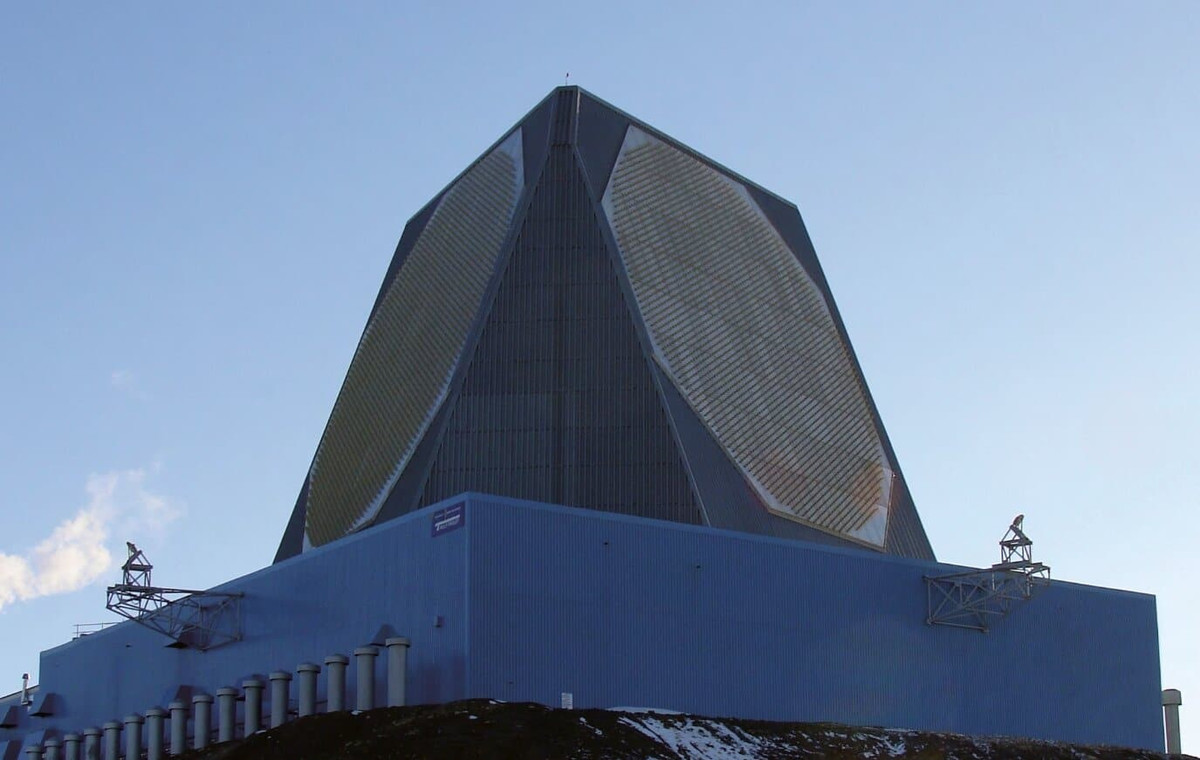 Điều này là điều dễ hiểu, vì Mỹ và đồng minh mất các radar quan trọng, dù chỉ là tạm thời, nhưng cũng có nguy cơ làm suy yếu các nỗ lực đánh chặn tên lửa và UAV của Iran; từ đó khiến các loại vũ khí này có thể thành công với tỷ lệ cao hơn.