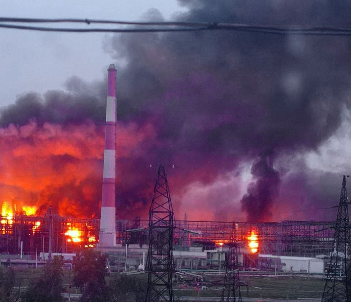 Nhiều vụ nổ và hỏa hoạn đã xảy ra, bao gồm một vụ nổ tại khu vực chứa dầu của nhà máy lọc dầu Samara. Ngọn lửa bùng phát dữ dội cho đến sáng ngày 21/9 trước khi được dập tắt. Rạng sáng ngày 23/9, giao thông qua cầu Crimea đã bị đóng cửa, khi quân đội Ukraine phát động một cuộc tấn công ồ ạt vào một số khu vực của Nga.