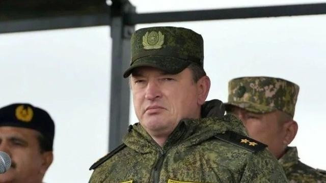 Ngay từ năm 2010, Mordvichev đã là sĩ quan cao cấp trong quân đội Nga. Ông đã lần lượt đảm nhiệm các chức vụ phó chỉ huy Lữ đoàn bộ binh cơ giới cận vệ số 5, lữ đoàn trưởng Lữ đoàn bộ binh cơ giới cận vệ, phó chỉ huy Quân đoàn 68 của Quân đội Nga, tham mưu trưởng Tập đoàn quân tổng hợp số 41, Tư lệnh Tập đoàn quân hợp nhất số 8 của Quân khu phía Nam.