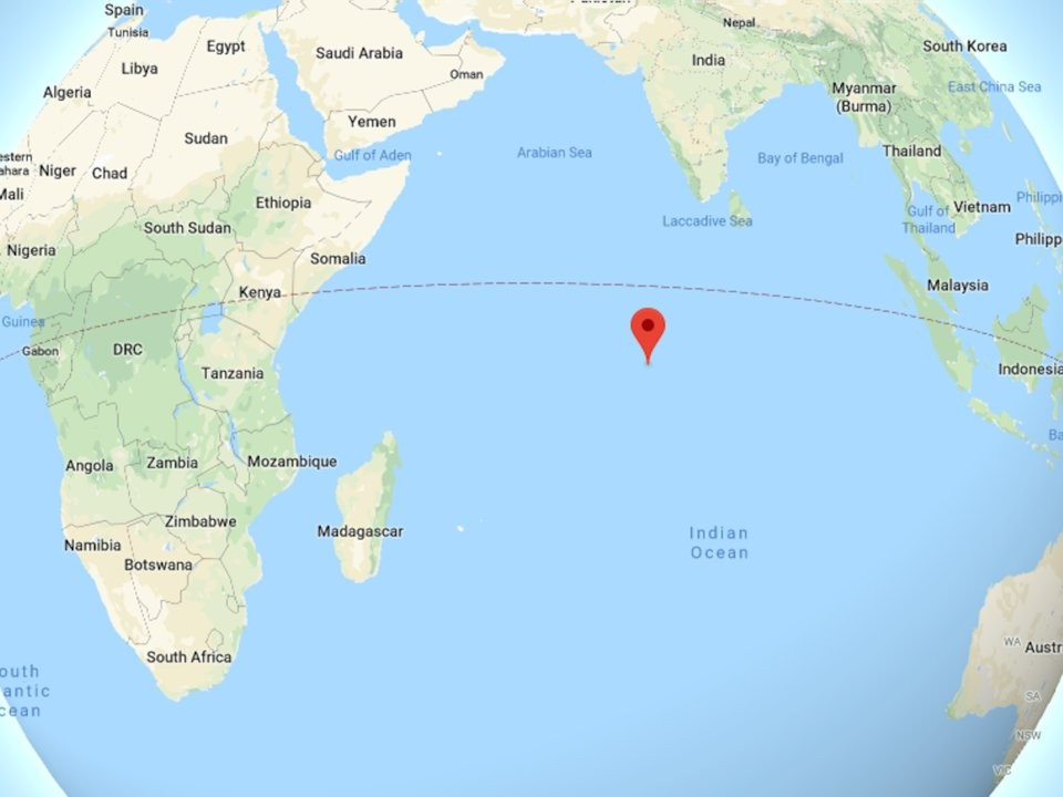 Thậm chí Iran có thể triển khai một tàu sân bay không người lái được ngụy trang thành tàu buôn, vận chuyển một số đơn vị đặc nhiệm để tấn công căn cứ quân sự Diego Garcia, nằm giữa Ấn Độ Dương, một khi chiến tranh bắt đầu. Đây là căn cứ quân sự quan trọng bậc nhất của Mỹ tại đây.
