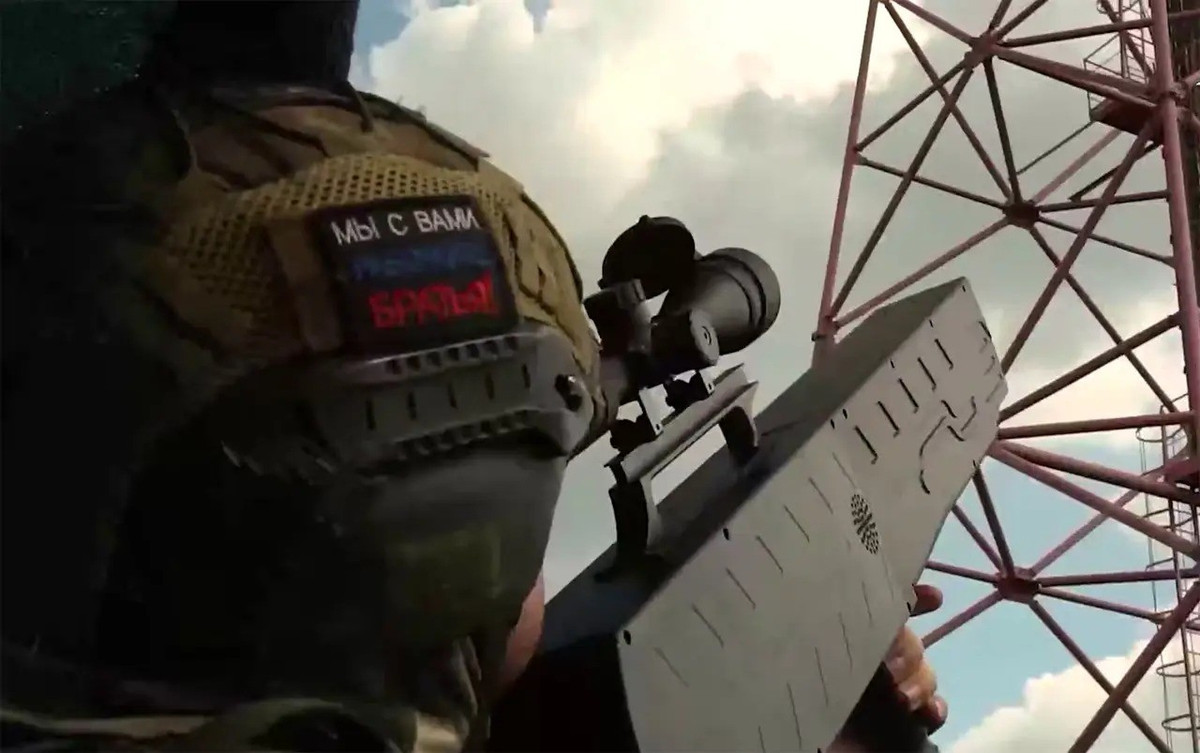 Còn phóng viên chiến trường nổi tiếng của Ukraine, Bohdan Miroshnikov, đưa tin rằng lực lượng Nga cũng đang củng cố vị trí của họ gần làng Zakotne ở bờ phải sông Seversky Donets và đang mở rộng cuộc tấn công qua Platonovka và Reznikovka.