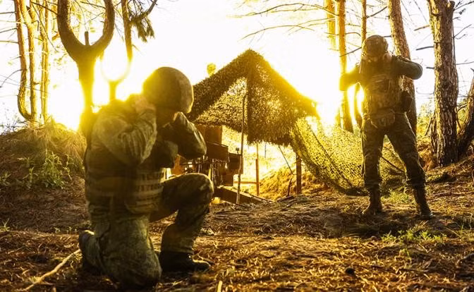 Các nhà phân tích quân sự của Sky News chỉ ra rằng, có nhiều dấu hiệu cho thấy, RFAF có khả năng sẽ phát động một cuộc tấn công quy mô lớn trong những tháng tới, nỗ lực hoàn tất cuộc tấn công trước khi số vũ khí thời Liên Xô cạn kiệt và mùa mưa đến. Tình hình này chắc chắn sẽ gây áp lực rất lớn lên tuyến phòng thủ của quân đội Ukraine (AFU).