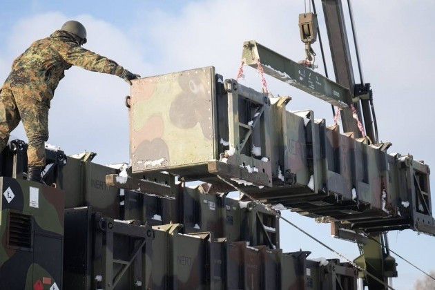 Các quốc gia Montenegro, Đan Mạch và New Zealand sẽ tham gia đóng góp vào sáng kiến ​​PURL, cho phép các đồng minh NATO, mua vũ khí từ kho dự trữ của Mỹ cho AFU; trong khi Ba Lan và Cộng hòa Séc sẽ cung cấp đạn pháo cho Ukraine, do họ tự sản xuất, được tính vào tiền viện trợ. (nguồn ảnh Military Review, Ukrinform, Kyiv Post). https://topwar.ru/275411-ukrainskoe-minoborony-pokazalo-strojaschiesja-po-vsej-lbs-linii-oborony-vsu.html https://topcor.ru/67105-desjat-fab-s-umpk-udarili-po-priborostroitelnomu-zavodu-v-izjume.html https://topwar.ru/275471-protivnik-opasaetsja-chto-vs-rf-nakopili-tysjachi-bpla-dlja-massirovannyh-udarov.html