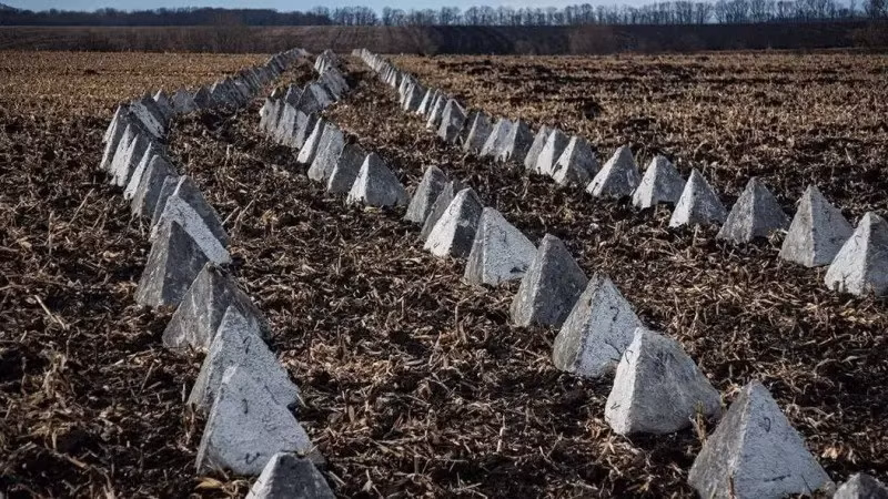 Theo Bộ trưởng Quốc phòng Ukraine, lực lượng công binh của nước này, đang tích cực xây dựng công sự ở các vùng Zaporizhzhia, Sumy, Kharkiv, Chernihiv và Kyiv; cũng như ở phần lãnh thổ Donetsk do Ukraine kiểm soát.