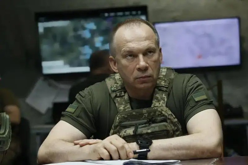 Dù vậy Tổng tư lệnh Quân đội Ukraine (AFU), Đại tướng Oleksandr Syrskyi vẫn có những tuyên bố lạc quan về tình hình ở Oleksandr Syrskyi. Dường như AFU không muốn dư luận Ukraine chú ý đến hoàn cảnh của lực lượng đang phòng thủ ở Pokrovsk.