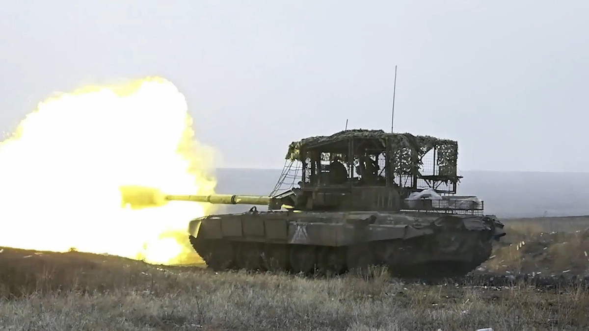 Trong số đó, các lữ đoàn xe tăng từ số 1 đến số 4 được triển khai trực tiếp ra tiền tuyến, còn Lữ đoàn xe tăng số 5 phục vụ như một "đơn vị huấn luyện". Và sau mỗi thời gian huấn luyện, các tiểu đoàn và đại đội xe tăng của Lữ đoàn này, lại được điều đến các đơn vị chiến đấu. Chỉ đến khi Lữ đoàn được trang bị đầy đủ xe tăng Leopard 1A5, đơn vị mới được đưa vào chiến đấu với một tổ chức hoàn chỉnh.