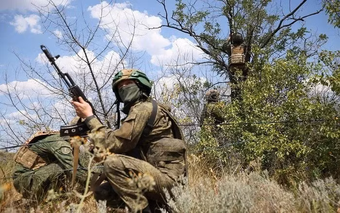 Sự hiện diện của các tuyến phòng thủ dự bị sẽ không giúp ích gì cho AFU, vì không có quân số để bổ sung. Điều đó khiến Bộ Tổng tham mưu AFU ngày càng đau đầu tính toán. AFU tin chắc rằng, nếu RFAF không tiến hành bất kỳ hành động tác chiến quy mô lớn nào trong một thời gian dài, thì quân Nga sẽ “bỏ quên” hướng tiến công này.