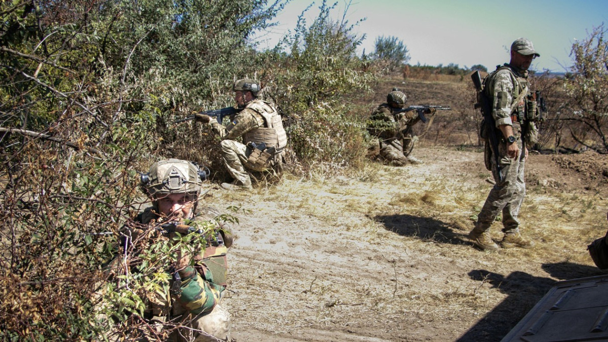 Do đó, có thể nói rằng RFAF vẫn cảnh giác đối quân Ukraine ở khu vực biên giới tỉnh Bryansk, ít nhất là vẫn tốt hơn tình trạng tê liệt và bất cẩn ở Kursk trước kia. Tuy nhiên gần đây, một nhóm nhỏ lực lượng đặc nhiệm Ukraine đã bị RFAF phát hiện, khi họ đột nhập vào tỉnh Bryansk để thực hiện các hoạt động phá hoại.