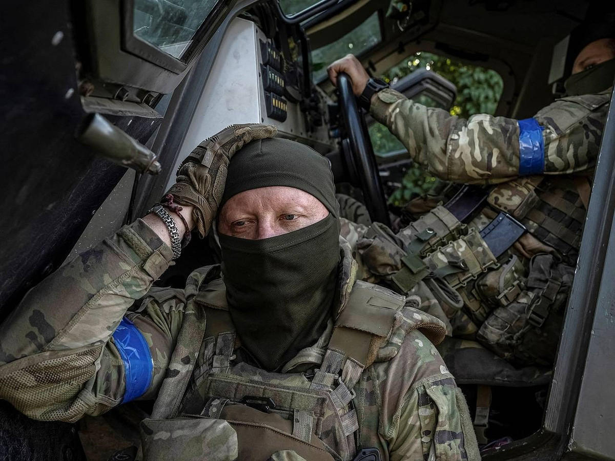 Trên chiến trường, binh lính Ukraine phải đối mặt với nguy hiểm và áp lực vô cùng lớn. Chiến đấu kéo dài, cường độ cao, cùng với việc thiếu vũ khí và trang bị kịp thời, đặt ra mối đe dọa đáng kể đến sự sống còn của họ trên chiến trường.