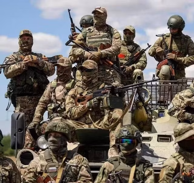 Khi các đơn vị địa phương thiếu sự phối hợp với các đơn vị dự bị cơ động, được Bộ Tổng tham mưu AFU tăng cường; và ngay cả sự hiện diện của vị chỉ huy cao nhất của AFU, cũng không thể giúp thu hẹp khoảng cách chiến thuật ở tiền tuyến, mà còn làm trầm trọng thêm tình hình hỗn loạn.