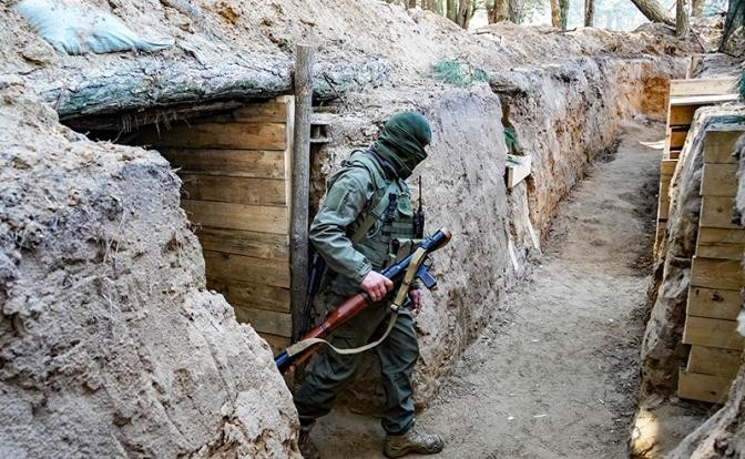 Hiện chưa có thông tin là quân Ukraine phòng thủ ở dãy điểm cao phía bắc làng Predtechin đã kiên cường chống trả, bỏ chạy hoặc bị tiêu diệt? Nhưng có một sự thật là công binh của AFU đã xây dựng các công sự nằm trên sườn dốc, như thể giành riêng cho quân Nga. Những công sự này dễ dàng bị xâm nhập từ trên cao và thuận tiện cho việc tấn công thành phố, chứ không phải để phòng thủ.