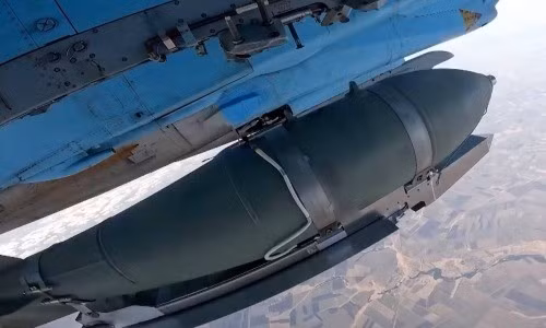 Còn trang Military Review của Nga cho biết, máy bay tiêm kích bom Su-34 đã tấn công các mục tiêu của quân đội Ukraine ở thị trấn Orekhov bằng bom FAB có điều khiển. Điều này cho thấy hệ thống phòng không mặt trận của quân đội Ukraine đang hoạt động kém hiệu quả.