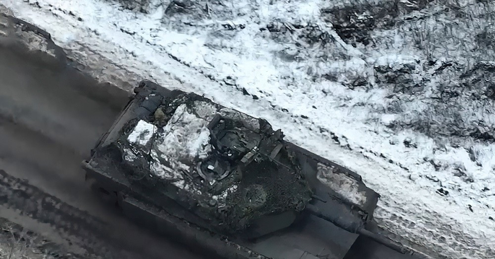 Ở mặt trận Kursk, xe tăng Abrams đã được rút về Ukraine từ lâu, trước khi quân đội Ukraine rút lui hoàn toàn. Tất nhiên, có thể nói rằng quân đội Ukraine đã làm như vậy để bảo toàn lực lượng, chuẩn bị cho các cuộc chiến lâu dài trong thời gian tới, nhưng đây là sự thật không thể chối cãi.