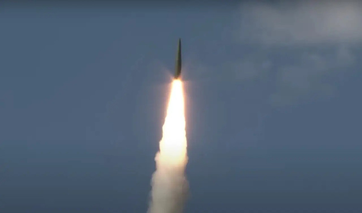 “Ngoài nhà máy sản xuất UAV và tên lửa, mục tiêu của cuộc tấn công còn bao gồm một trung tâm trinh sát radar và một hệ thống phòng không Patriot do Mỹ cung cấp. Các mục tiêu đề ra trong đợt tập kích đều đã bị đánh trúng", Bộ Quốc phòng Nga khẳng định. Dù Ukraine chưa lên tiếng trước những thông tin này.