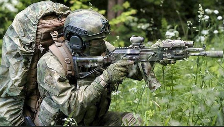 Cuộc tấn công của Nga đã phát triển từ những bước tiến đơn giản về vị trí, thành một chiến lược ba mũi nhọn đó là: Nhắm mục tiêu vào các vị trí trọng yếu, làm suy yếu ý chí chiến đấu và tiết lộ thông tin. Các cuộc đột kích của lực lượng đặc nhiệm để thu thập thông tin tình báo, hỏa lực cường độ cao để phá hủy ý chí chiến đấu và việc công bố kết quả trên truyền thông để làm suy yếu lòng tin. Chiến thuật chi phí thấp, hiệu quả cao này đang dần dần làm suy yếu tiềm lực chiến tranh của Ukraine.