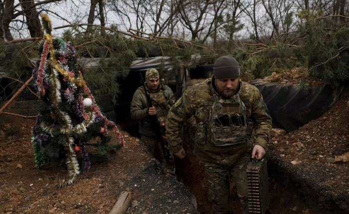 Những người này còn được biết đến ở Nga với cái tên "Tướng chỉ biết nhìn biểu mẫu và viết báo cáo”. Có thể họ có thể rất giỏi về lý luận, nhưng khi ra trận, họ không thể thích ứng với tình hình thực tế. Nói thẳng ra, họ không đủ mưu mẹo trong chiến đấu, giống như tướng Gudkov.