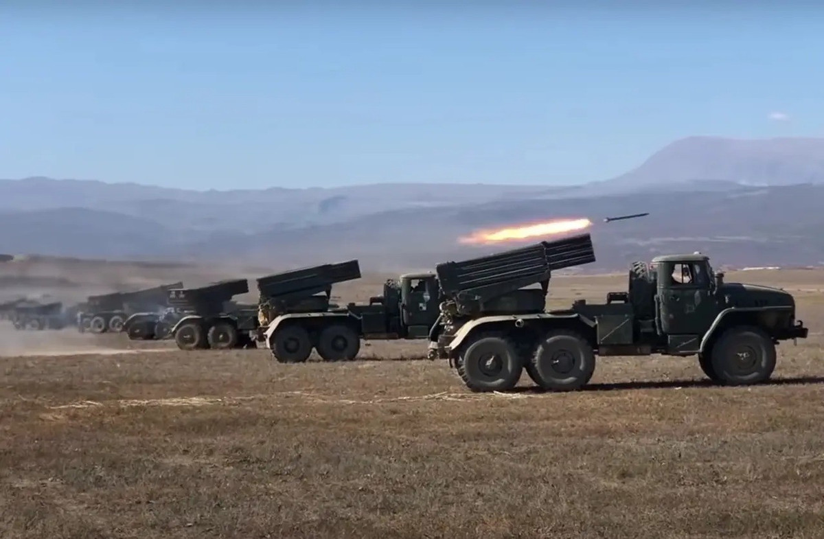 Cụm Vostok đang tiến công rất thuận lợi trên khu vực mặt trận này, gây ra tổn thất to lớn cho đối phương. Theo báo cáo của Bộ Quốc phòng Nga (tính đến ngày 30/9), khoảng 340 binh sĩ Ukraine đã thiệt mạng tại đây một ngày, so với mức tổn thất trung bình hàng ngày là 250-270 người.