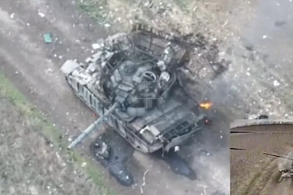 Trang Military Review cho biết, vào ngày 12/10, AFU đã sử dụng một số xe bọc thép, bao gồm một xe tăng T-64 và một xe chiến đấu bộ binh Bradley để tham gia phản công, nhưng cả xe tăng và xe chiến đấu bộ binh của AFU đều bị quân Nga phá hủy bằng UAV lảng vảng Lancet.