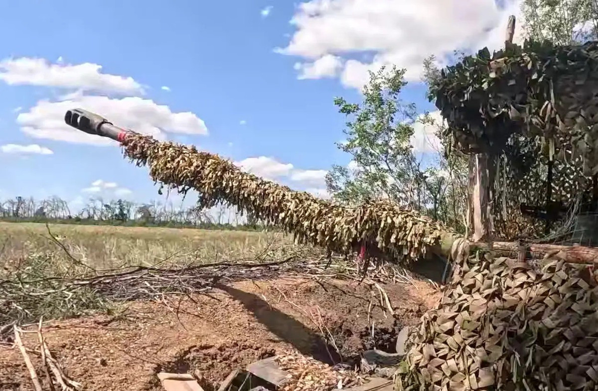 Hiện tại, tình hình cho thấy sau một cuộc đột phá nhanh chóng tới 10-12 km mỗi ngày ở khu vực Dobropolye, thì tình hình thay đổi có vẻ khá chậm. Nhưng đừng quên rằng, RFAF đã rút kinh nghiệm từ các cuộc đánh nhanh, tiến nhanh trong giai đoạn đầu của cuộc chiến; hiện tại, họ vừa tiến vừa củng cố vị trí vừa chiếm được, chống quân Ukraine phản công.