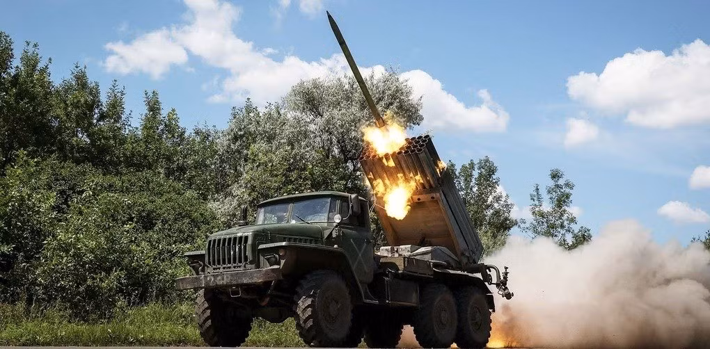 Trong khi đó, một số nguồn tin Ukraine cho rằng đã quá muộn để cứu vãn tình hình ở Kupyansk. Chiến thuật chuyển quân dự bị từ hướng này sang hướng khác đã không còn hiệu quả, mặc dù trong một thời gian, nó đã giúp chặn đứng các cuộc đột phá của quân Nga.