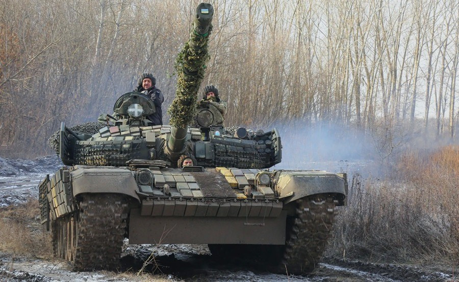 Với sự thay đổi này, AFU hiện không còn đơn vị xe tăng độc lập nữa. Hiện tại, trong số 13 quân đoàn, có 11 lữ đoàn cơ giới hạng nặng. Quân đội Ukraine trước đây đã cân nhắc việc triển khai "biên chế cấp quân đoàn", với hy vọng đảo ngược tình thế bị động ở tiền tuyến.