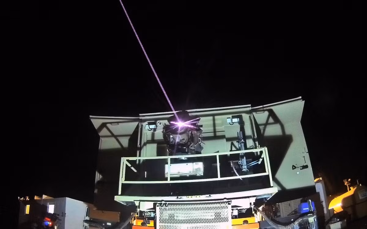 Các nhà quảng bá cũng thường bỏ qua chi phí sử dụng và đầu tư hệ thống ban đầu. Ví dụ một phát bắn laser có thể chỉ tốn vài xu, nhưng bản thân hệ thống laser lại cực kỳ đắt đỏ. Như chuyên gia Hartpunkt nhấn mạnh, không có hệ thống chống UAV nào thực sự “ngon, bổ, rẻ”.