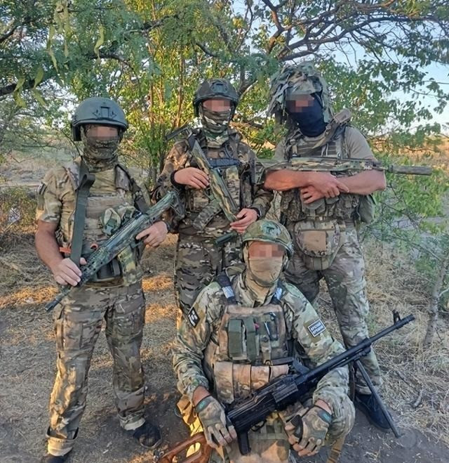 Mặc dù Cụm Vostok mang danh là Cụm tập đoàn quân, nhưng lại có rất ít đơn vị chiến đấu chủ lực. Ví dụ, Tập đoàn quân 29 chỉ có một lữ đoàn bộ binh cơ giới, Tập đoàn quân 36 chỉ có một lữ đoàn xe tăng và một lữ đoàn bộ binh cơ giới. Nếu lực lượng quá ít, sẽ bất lợi cho việc tiến công về phía tây.