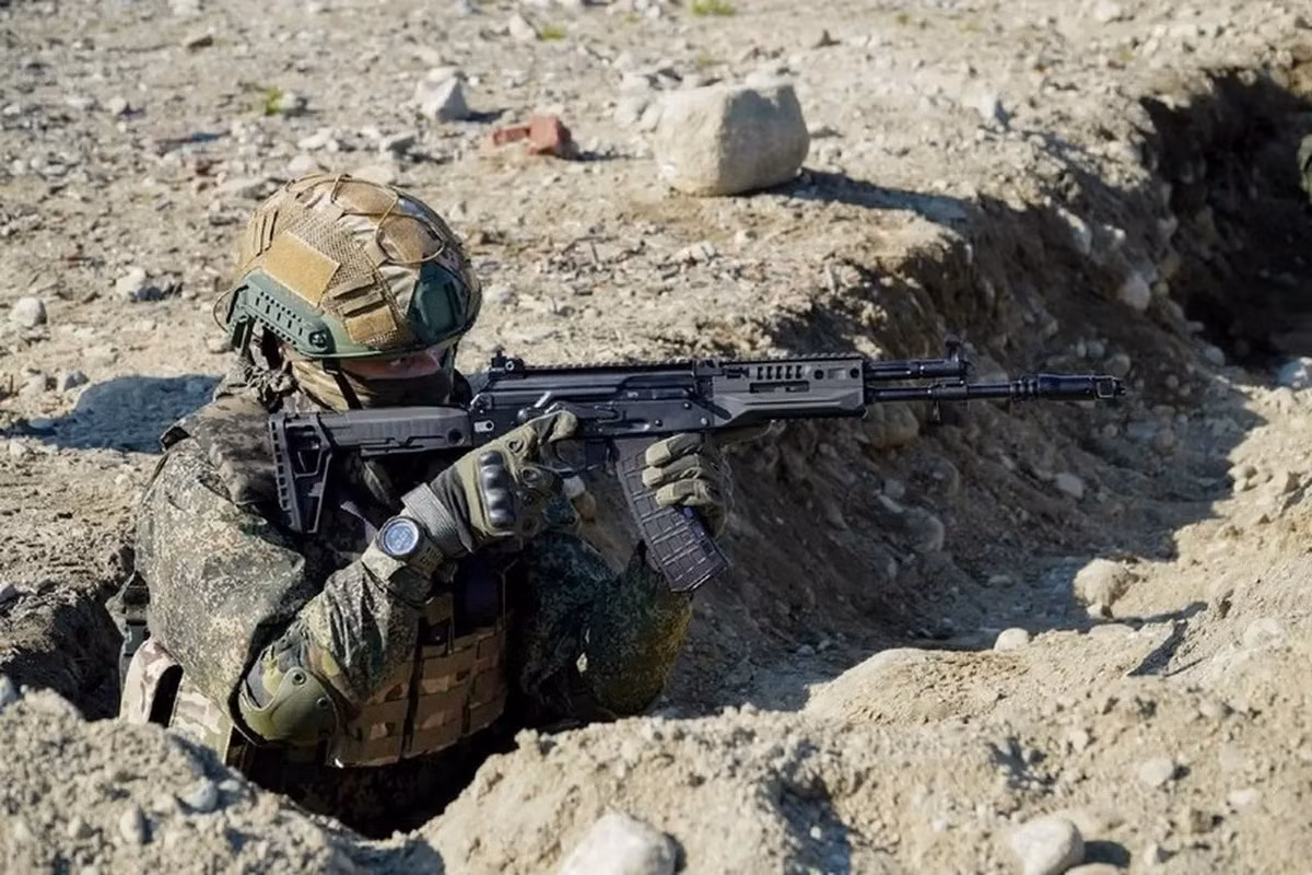 Giao tranh vẫn tiếp diễn tại Kupyansk, mặc dù RFAF có một số thành công, nhưng AFU khó có thể được thất thủ nhanh. Hiện các hoạt động tiến công của các đơn vị thuộc Cụm quân phía Tây RFAF trong thành phố, dẫn đến việc phong tỏa một phần lực lượng đồn trú của AFU, khiến quân Ukraine không thể di chuyển và buộc phải chịu tổn thất.