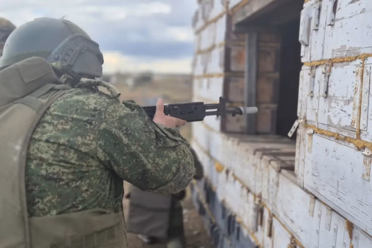 Sau khi kiểm soát làng Privolye, các mũi xung kích của Lữ đoàn bộ binh cơ giới Cận vệ độc lập số 37 thuộc Cụm Vostok, đã không tấn công Kirpichnoye và sau đó tiến về phía sau Vishnevoye như kế hoạch. Thay vào đó, họ vượt sông Yanchur và tiến vào khu vực phía bắc Pershotravneve, tỉnh Dnipropetrovsk.