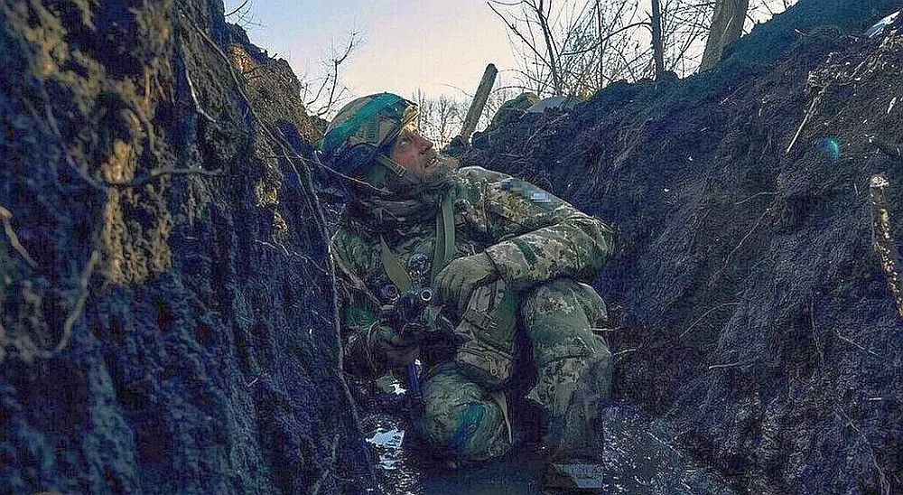 Hơn nữa, tình hình ở Chasov Yar vẫn căng thẳng. Như Rybar đã đưa tin trước đó, có sự hiện diện của binh sĩ Ukraine ở phía đông nam thành phố. Việc AFU tuyên bố họ vẫn kiểm soát 20% khu vực không được bàn luận, nhưng một số tuyến phố với khu chung cư, vẫn nằm trong tầm kiểm soát của AFU.