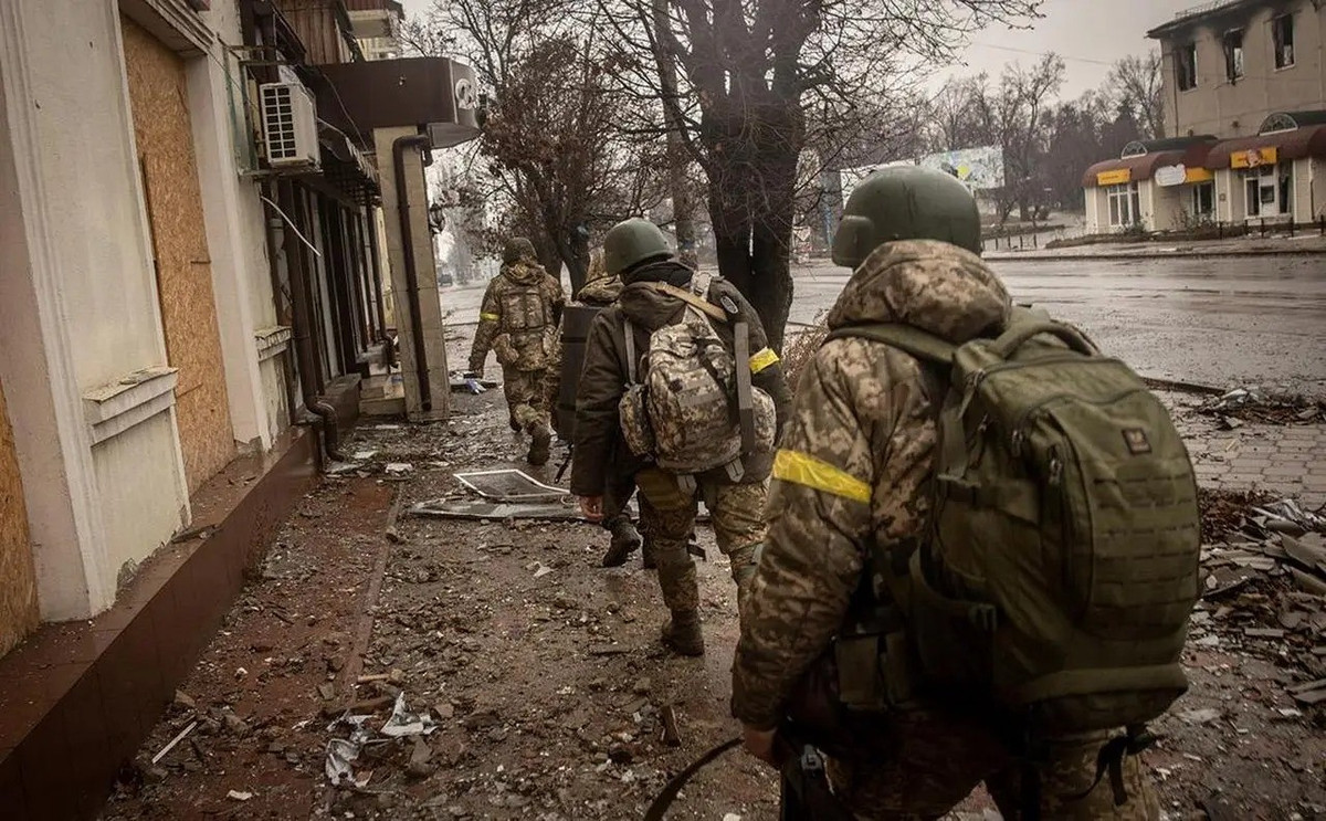 Trang Military Review cho biết, có những lời kêu ca rằng quân đội Nga gần đây đã bắt đầu phá hủy có hệ thống các kho chứa sản phẩm của tổ hợp công nghiệp quốc phòng Ukraine, dẫn đến những vấn đề nghiêm trọng về nguồn cung cho một phần ba các doanh nghiệp quốc phòng của nước này.
