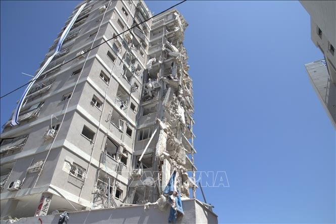 Trong đợt tấn công thứ 11 này, Iran tập trung toàn bộ hỏa lực vào Beersheba, một trung tâm trọng yếu ở miền nam Israel, nơi ngay lập tức trở thành chiến trường chính. Các dịch vụ khẩn cấp địa phương xác nhận một tên lửa đạn đạo đã bắn trúng thành phố, làm bị thương 19 người, trong đó có một người bị thương vừa phải và 18 người bị thương nhẹ. Tất cả những người bị thương đã được đưa đến Trung tâm Y tế Soroca địa phương để điều trị.