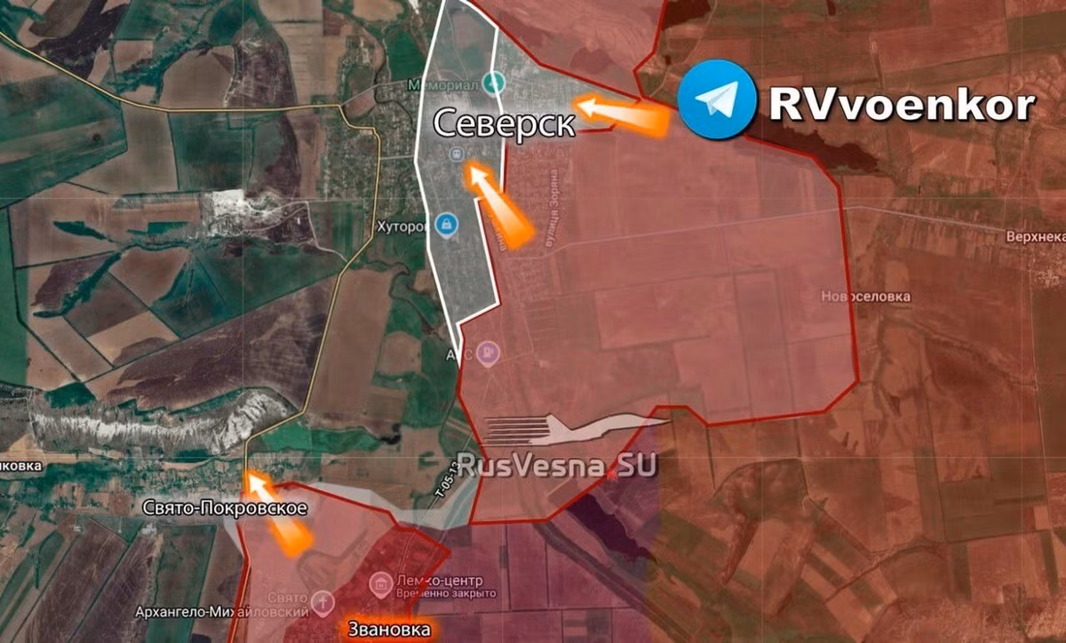 Kênh Rybar cho biết, RFAF đã phá vỡ hệ thống phòng thủ của Lữ đoàn xung kích độc lập số 10 AFU tại làng Svyato-Pokrovske, nằm ở phía nam Siversk. Quân Ukraine phải rút về các điểm cao bên ngoài ngôi làng, nhưng những ngọn đồi gần Svyato-Pokrovske và Reznikovka, không còn là chỗ dựa an toàn cho họ. Các điểm cao này là tuyến phòng thủ cuối cùng ở đầu phía nam của "nút cổ chai", nơi quân Ukraine ở Siversk có thể thoát ra.