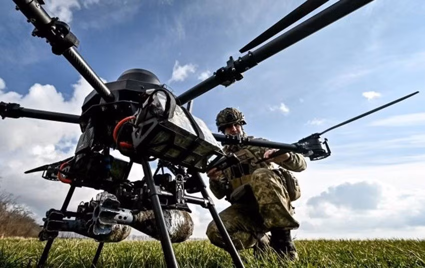 Bộ Quốc phòng Nga cũng cho biết thêm rằng. mùa đông cũng giúp dễ dàng hơn trong việc chống lại UAV của Ukraine, bao gồm cả UAV đa trục hạng nặng kiểu Baba Yaga của Ukraine, chuyên dùng để tiếp tế hoặc thậm chí là thả bom.