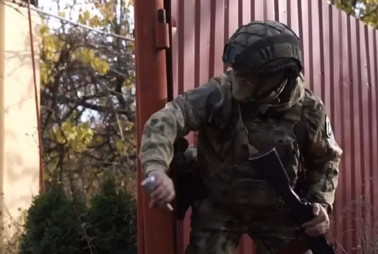 Cần lưu ý rằng vào tháng 9, có báo cáo về việc quân đội Nga đã tiến đến ngoại ô Kostyantynivka và được cho là đang tập trung các đơn vị tấn công ở ngoại ô phía đông, nhưng những báo cáo này là quá sớm. Các nhóm đặc công và trinh sát của RFAF đã hoạt động tích cực ở đó, và vào ngày 14/10, một cuộc tấn công đã được báo cáo.