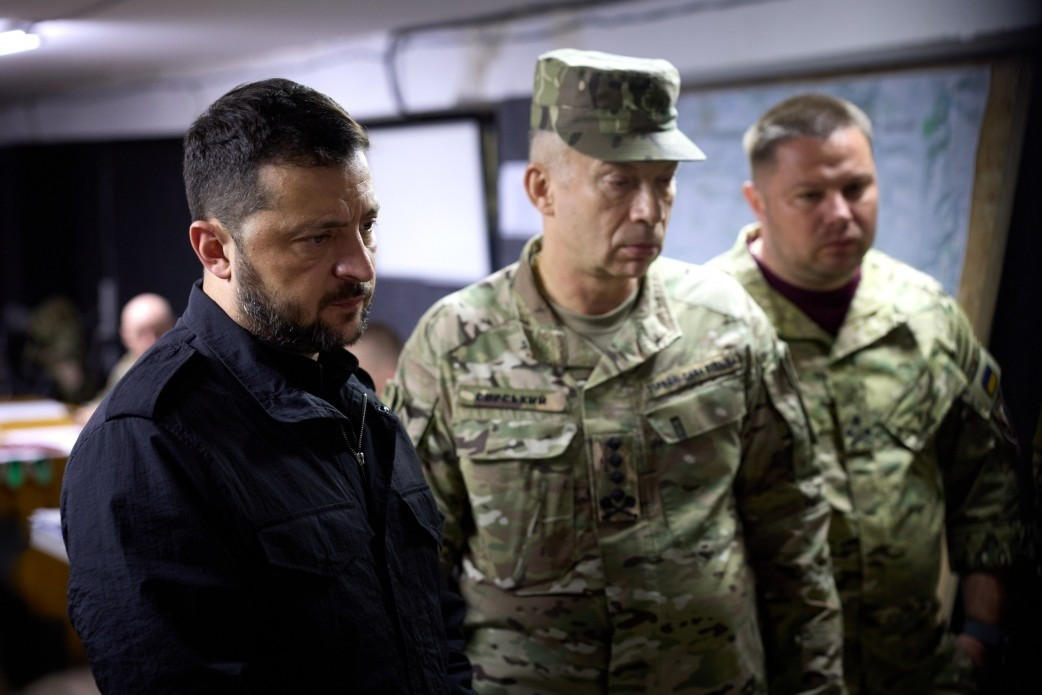 Tuy nhiên, chiến thuật "bịt lỗ hổng", như các chuyên gia quân sự gọi hành động của Tổng Tư lệnh AFU, tướng Oleksandr Syrsky, cho đến nay vẫn chưa mang lại kết quả như mong đợi, nhất là ở khu vực “mấu lồi” Dobropolye, phía bắc Pokrovsk. Hơn nữa, các đơn vị được chuyển đến Pokrovsk gần như ngay lập tức phải hứng chịu hỏa lực dữ dội của RFAF và chịu tổn thất nặng nề.