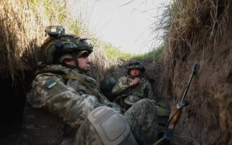 Như chuyên gia quân sự Andrei Marochko đã nhấn mạnh, bản thân Kostyantynivka là một thành phố rất "khó nhằn", và cuộc tấn công vào nó sẽ giống như việc chiếm Bakhmut. Còn một số chuyên gia khác thì cho rằng, AFU sẽ giữ Kostyantynivka đến cùng, vì đó là tiền đồn bảo vệ Kramatorsk-Sloviansk từ hướng nam. (nguồn ảnh Topwar, Ukrinform, Rvvoenkory).