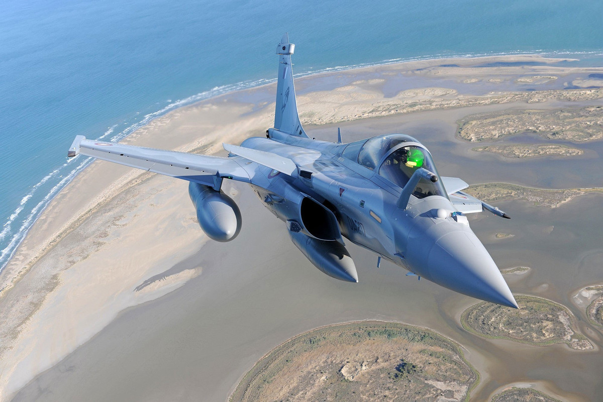 Mặc dù máy bay chiến đấu Rafale đã đạt được hiệu suất chiến đấu ấn tượng trong nhiều cuộc chiến tranh và xung đột vũ trang mà Pháp tham gia, bao gồm Chiến tranh Libya, Chiến tranh Afghanistan và Chiến dịch Serval, nhưng dường như nó đã bị đánh bại khi đối đầu với một đối thủ mạnh ngang ngửa.