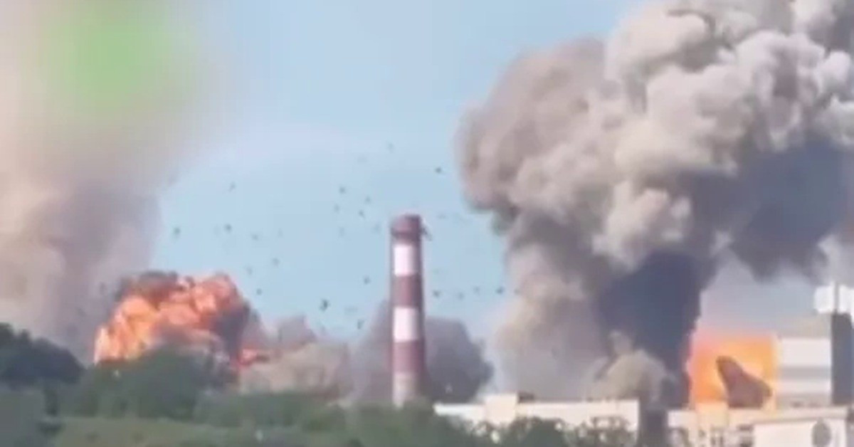 Đây không phải là một cuộc không kích thông thường. Nó như thể Nga đã dùng một chiếc búa tạ để đập tan xương sống nguồn cung cấp điện của Ukraine. Chỉ sau một đêm, vô số thành phố và thị trấn, trong đó có cả thủ đô Kiev và thành phố cảng Odessa, đã chìm vào bóng đêm và giá lạnh.