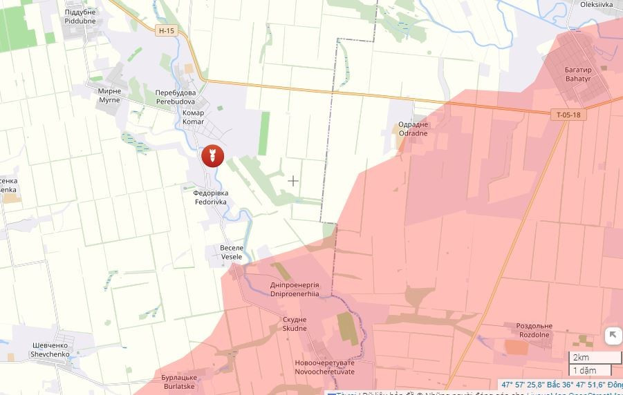  Làng Komar được coi là “nút” phòng thủ mới, nằm trong “vòng cung Donetsk”, nó thay thế Velyka Novosyolka, sau khi cứ điểm này bị quân Nga tràn ngập. Xung quanh làng Komar, có một số ngôi làng nhỏ, nhưng có khả năng phòng thủ hạn chế. Nếu RFAF chiếm được Komar, họ sẽ ở cửa ngõ vào tỉnh Dnepropetrovsk.