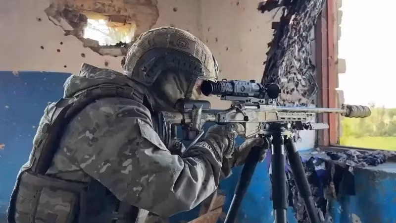 RFAF được cho là đã kiểm soát hoàn toàn các tòa nhà cao tầng ở Seversk và cũng đã đạt được những bước tiến đáng kể ở khu vực các tòa nhà dân cư một tầng trong thành phố. Các chuyên gia tin rằng, Bộ Tổng tham mưu AFU chỉ còn không quá hai ngày để khắc phục tình hình.