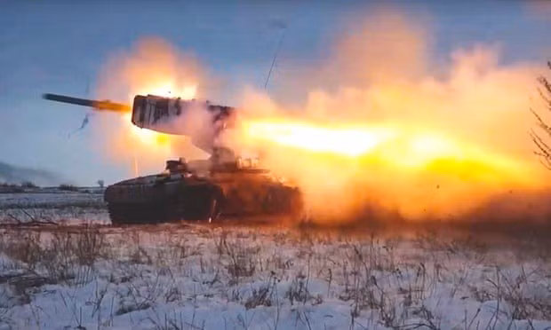 Khi quân Nga sử dụng pháo nhiệt áp hạng nặng, lính Ukraine trốn trong hầm ngầm cũng không thể thoát, vì nhiệt độ vụ nổ cực cao, đốt cháy nhanh oxy trong không khí, dẫn đến ngạt thở xảy ra nhanh hơn cả vụ nổ. Lợi thế kép "phá hủy + dọn sạch khu vực" này, đã hoàn toàn phá vỡ kế hoạch kháng cự dựa vào thành phố của Ukraine.